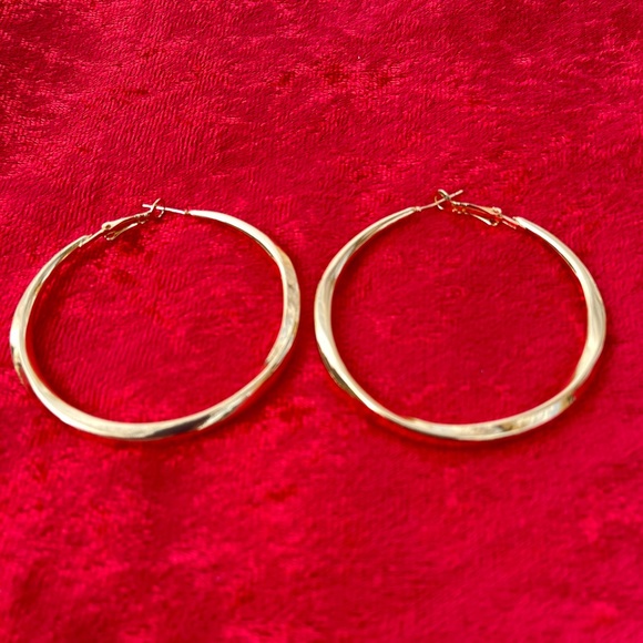 NEW 18K Gold Plated Chunky Big Circle Drop Hoop Earrings 2 1/4” - Picture 4 of 14